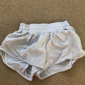 Lululemon Hotty Hot 2.5” shorts